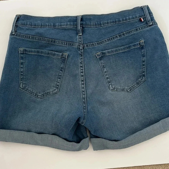 Tommy Hilfiger Jean shorts size 10 denim high waisted shorts - Picture 3 of 6